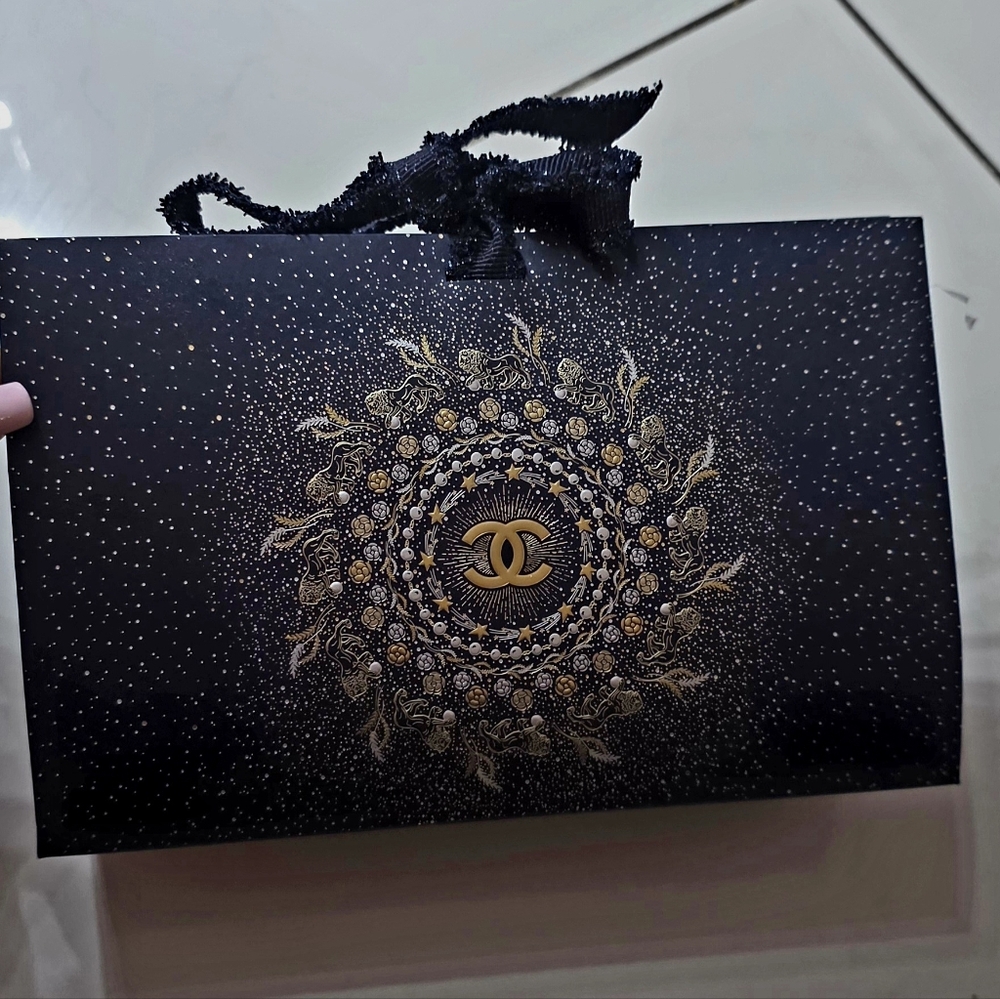 2025 CHANEL Holiday / Special Edition Gift Bag paper